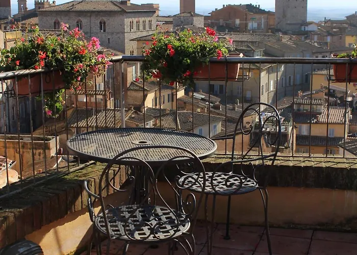 Апартаменти Tuscanflat-the Beautiful Panoramic Views 360 *